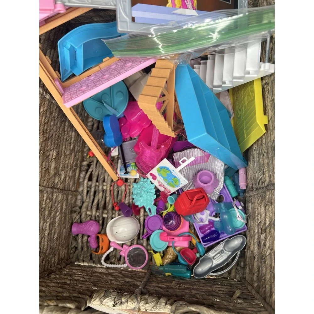 Barbie Mattel Mixed Lot Clothing And Accessories And Other Doll Accessories
